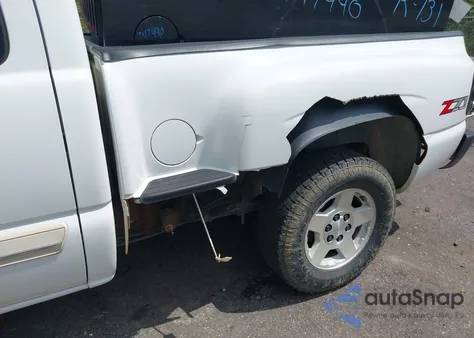 2005 Chevrolet Silverado 1500 Z71 from USA, damaged, VIN 1GCEK19B65Z292976